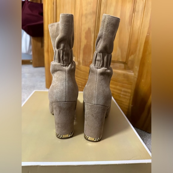 Michael Kors Dolores Suede Bootie size 7.5 GOOD CONDITION - Picture 3 of 8